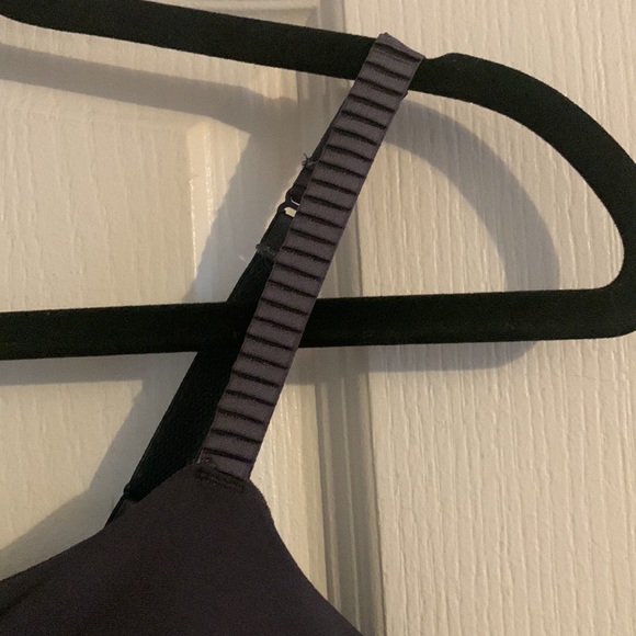 Lululemon tank size 4 - Picture 3 of 7